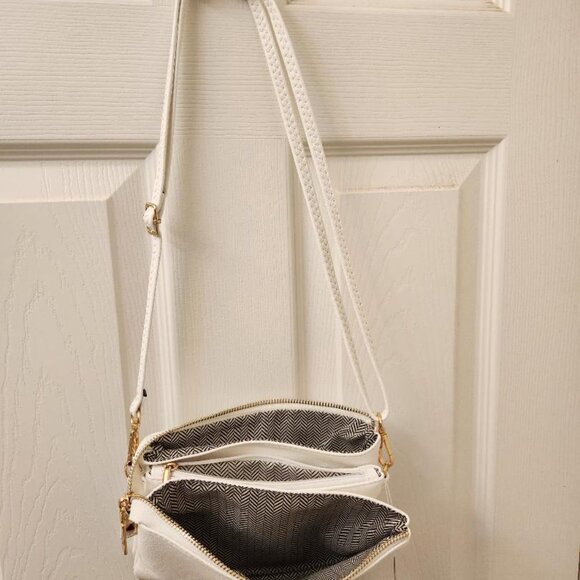 Jenn & Co. Crossbody/Wristlet purse. - Picture 4 of 4